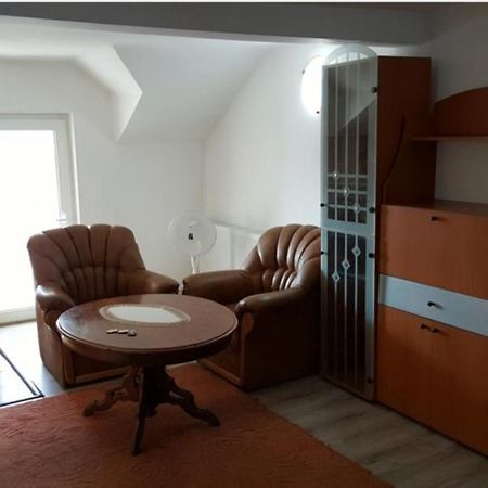 Aparthotel Habibi à Pascani Extérieur photo
