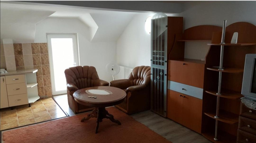 Aparthotel Habibi à Pascani Extérieur photo