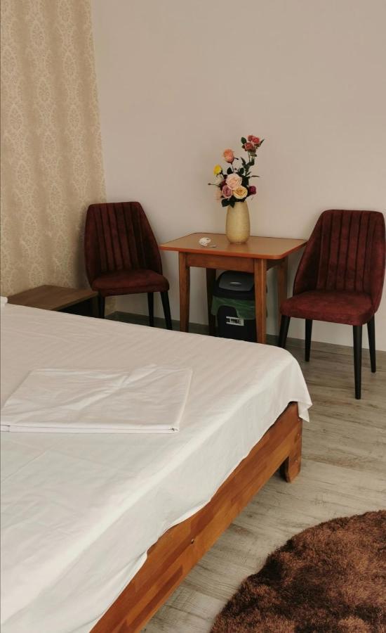 Aparthotel Habibi à Pascani Extérieur photo